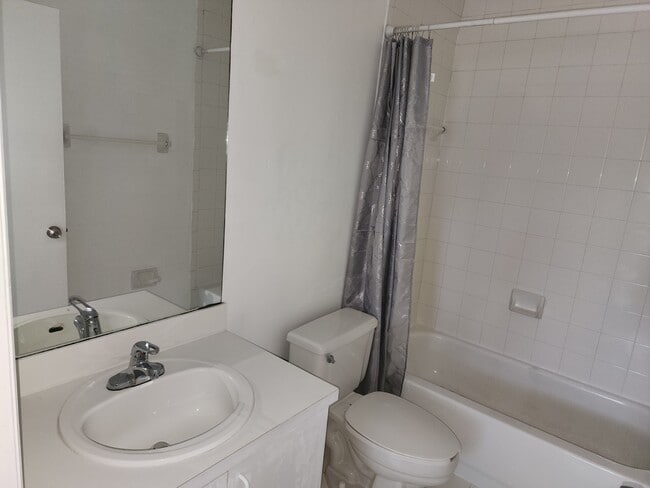 Building Photo - 8561 SW 109th Ave