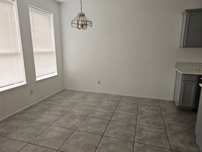 Building Photo - 7023 Greenspoint Dr
