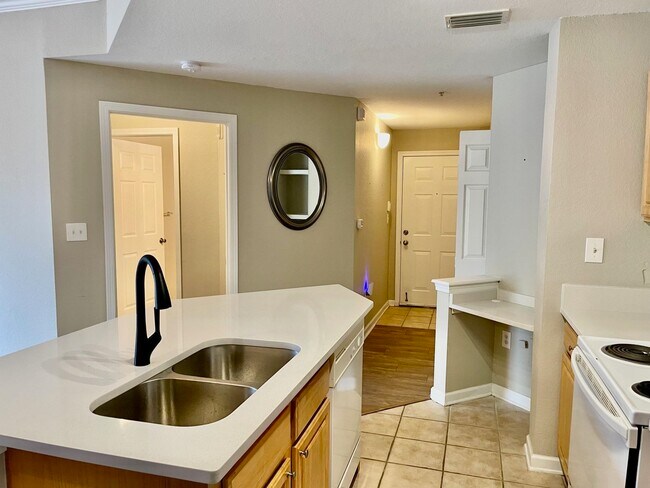 Building Photo - 425 S Villa San Marco Dr