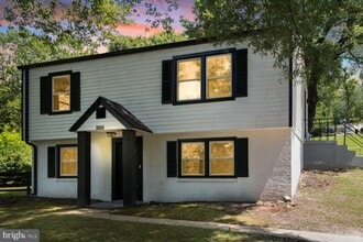Building Photo - 3604 Halloway N
