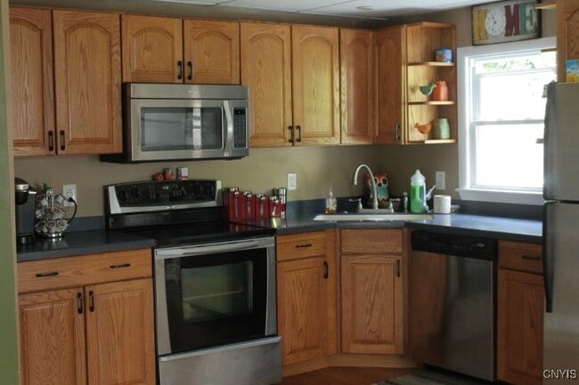 Building Photo - 375 Pawling St