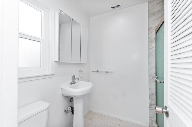 Bathroom - 836 N Fuller Ave