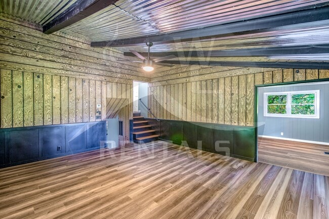 Building Photo - Beautifully remodeled 4 bedroom 2 bath home in Sylva available for year-long lease $2000 a month