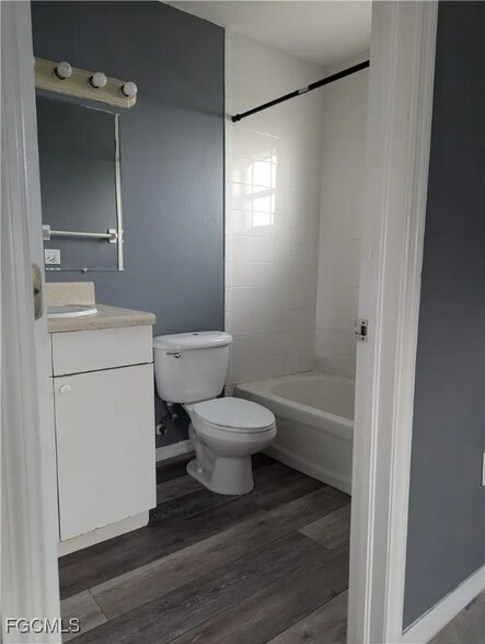 Building Photo - 2405 Mansfield Ave S