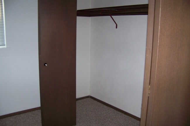 Building Photo - 111 Pin Oak Dr