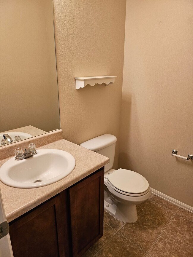 Building Photo - ALL PROSPECTIVE TENANTS MUST SUBMIT A $58 ...