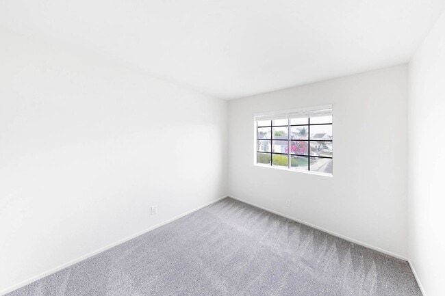 Building Photo - 3 Bedroom home located in the sought-after...