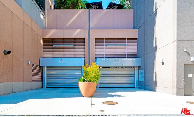 Building Photo - 1111 S Grand Ave