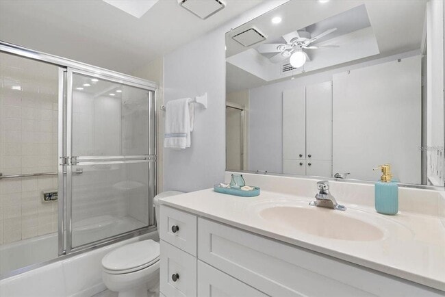 Building Photo - 255 The Esplanade N