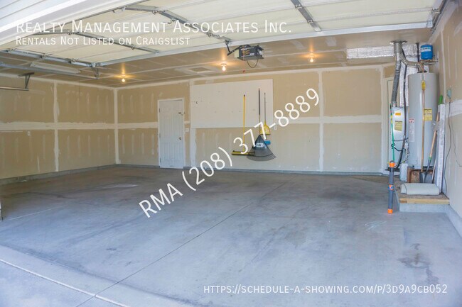 Building Photo - 2889 W Stallion St