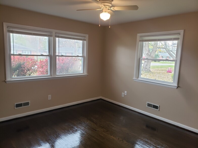 Building Photo - 5703 Bunning Dr