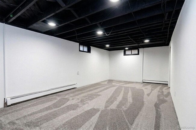 Building Photo - 629 N Vermont Ave