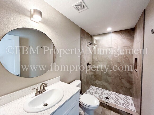 Building Photo - Hidden Creek, Unit 512 - 2 Bedroom, 2 Bathroom Beautiful Apartment Home in Ennis, TX! $500 OFF at...