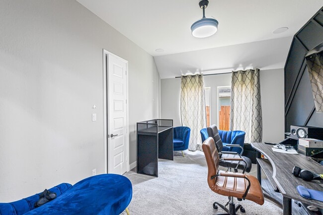 Building Photo - 2711 Sylvan Birch Trl