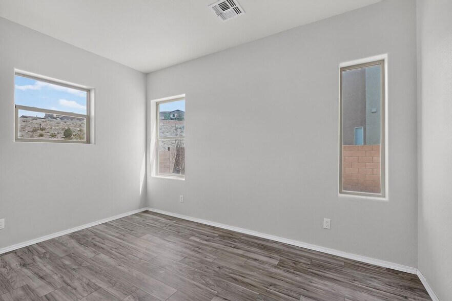 Building Photo - 1504 Gulfstream Dr SE