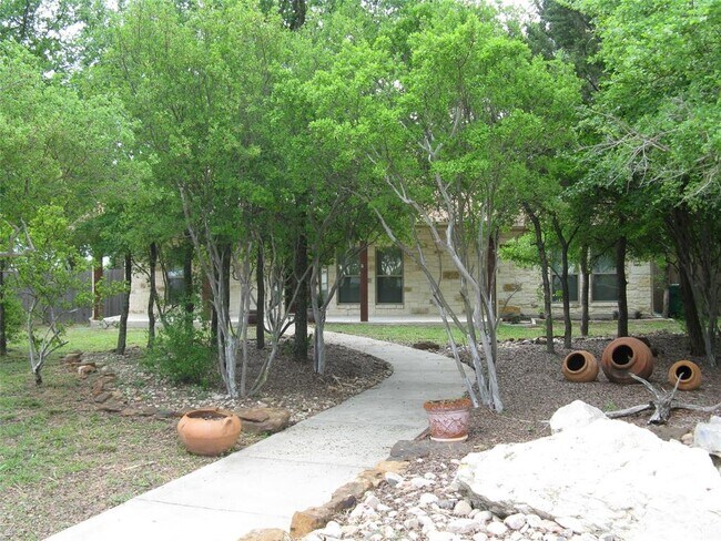 Building Photo - 806 Woodland Park Dr