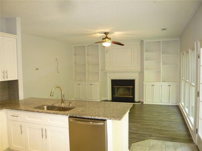 Building Photo - 10970 Egmont Dr