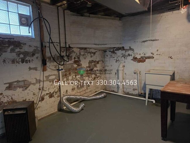 Building Photo - 213 Chestnut Ave NE