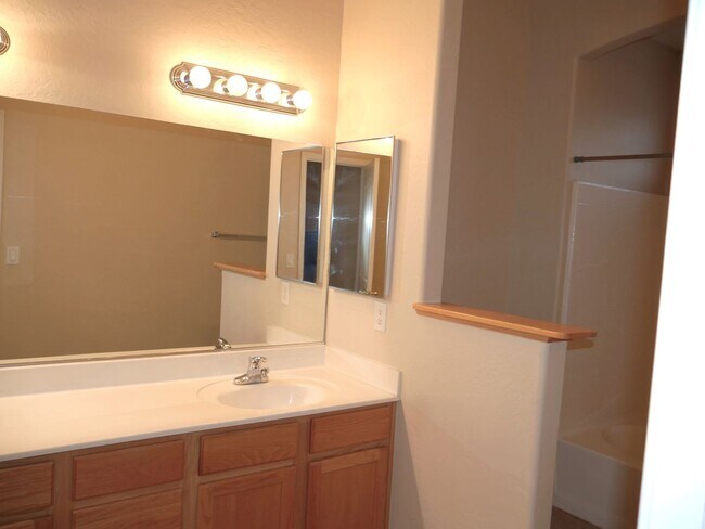 Building Photo - 3 Bedroom home in Granville