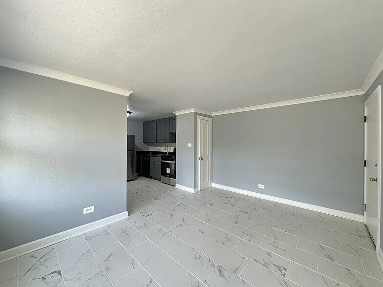 Building Photo - 2751 W North Shore Ave