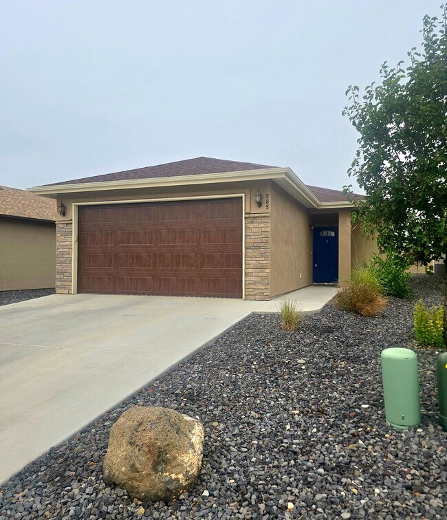 Building Photo - 585 Ravenna Ct
