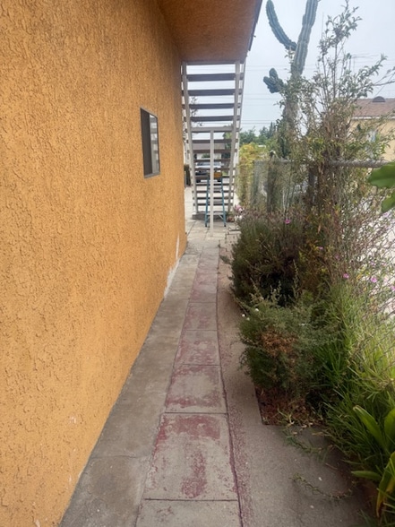 Building Photo - 3641 E 59th Pl