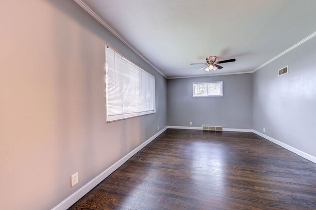 Building Photo - 212 Lakeside Dr