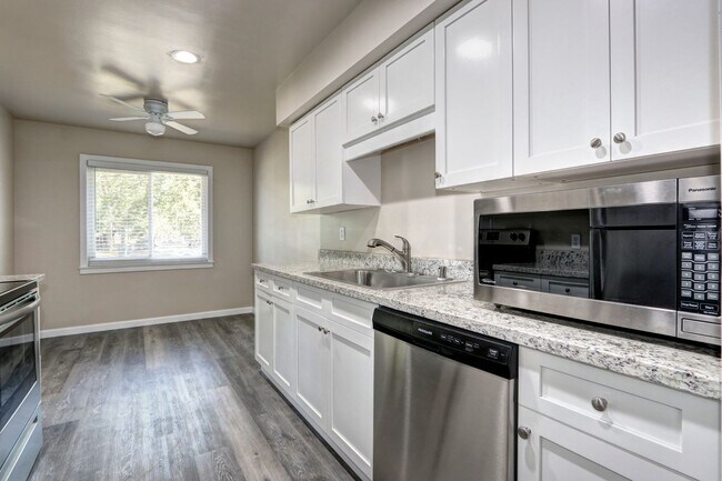 Building Photo - 5400-5402 Folsom Blvd