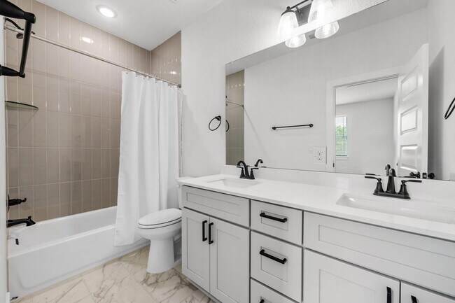 Building Photo - 200 W 56th St