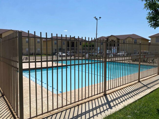 Building Photo - 9804 Cantera Ct