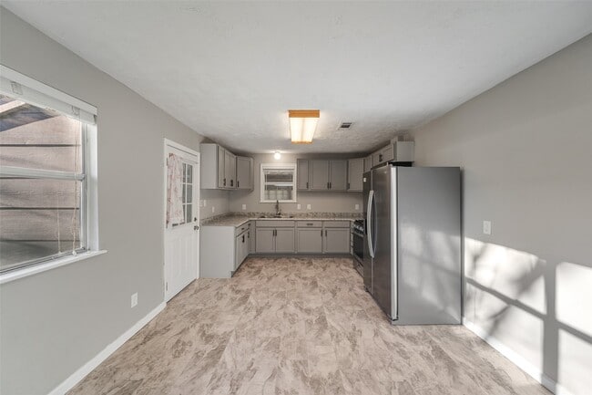 Building Photo - 24011 Lenze Rd