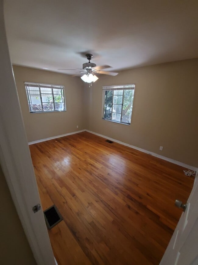 Building Photo - Two Bedroom House with carport