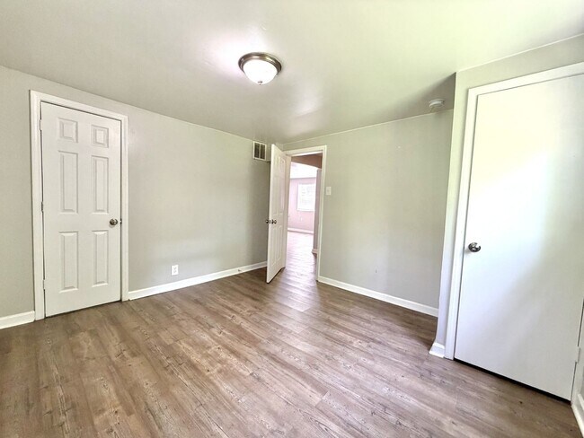 Building Photo - Hickory Hill Dr