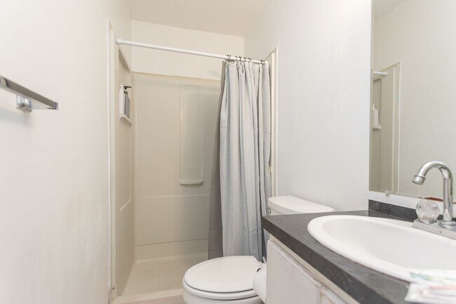 Building Photo - 1134 Mountain View Dr