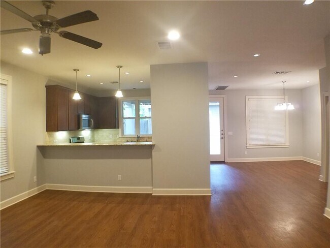 Building Photo - 5408 Evans Ave