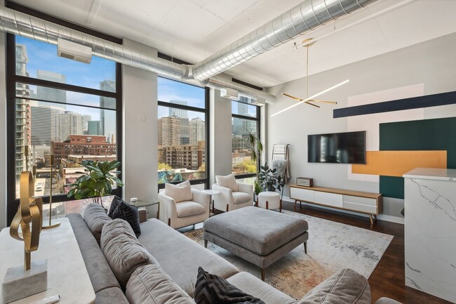 Building Photo - 740 W Fulton St