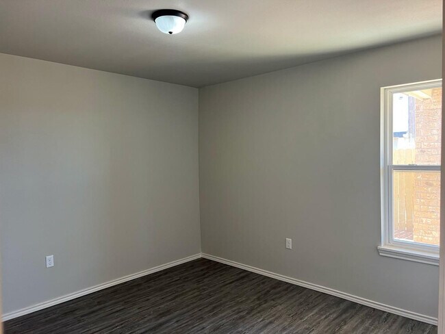 Building Photo - 7441 4th St