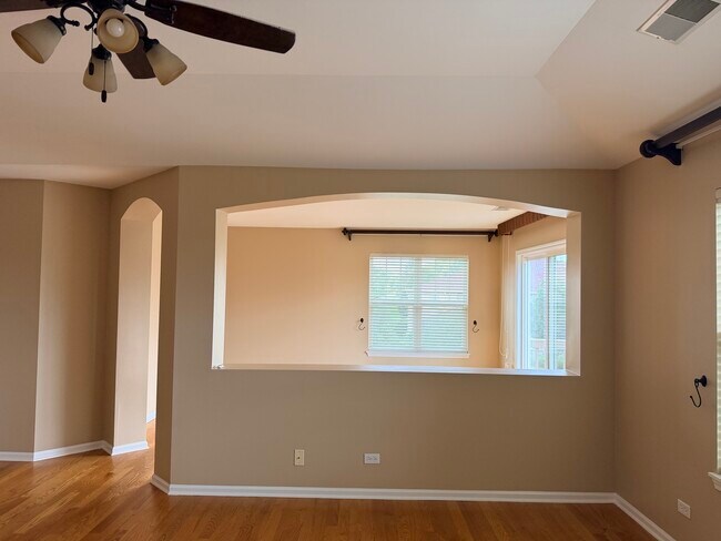 Building Photo - 1873 Crenshaw Cir