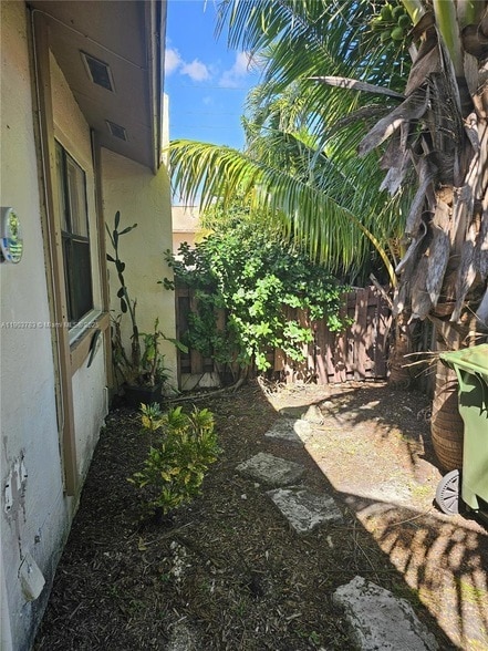 Building Photo - 1630 Sandpiper Blvd