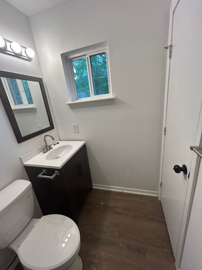 Front Bedroom Vanity - 5110 Dumore Dr