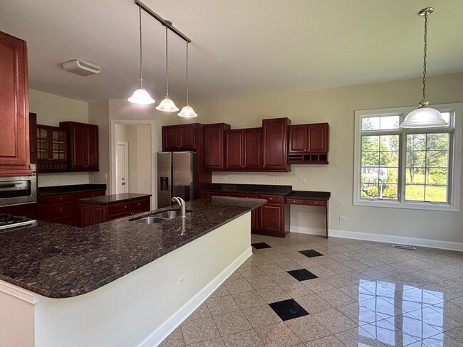 Building Photo - 8420 Redtail Dr