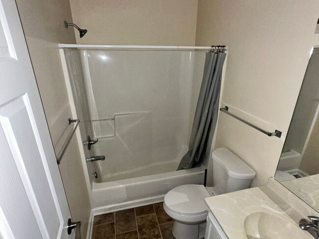 Building Photo - FALL SPECIAL-1/2 Off 2nd Mo! Lovely Condo,...
