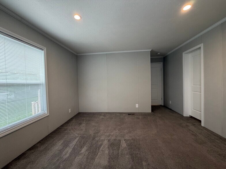 Building Photo - 1539 Huron Ct