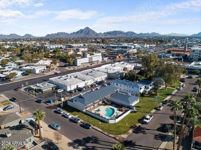 Building Photo - 502 E Mariposa St