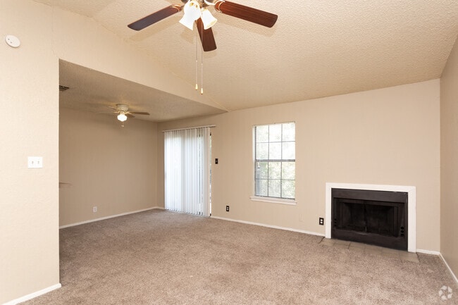 1BR, 1BA - 669SF Living Room & Dining Room - Country Villa Apartment Homes