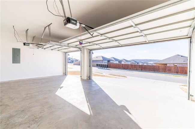 Building Photo - 581 Crystal Dr