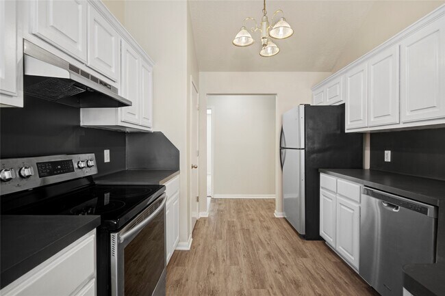 Building Photo - 16145 Sun View Ln