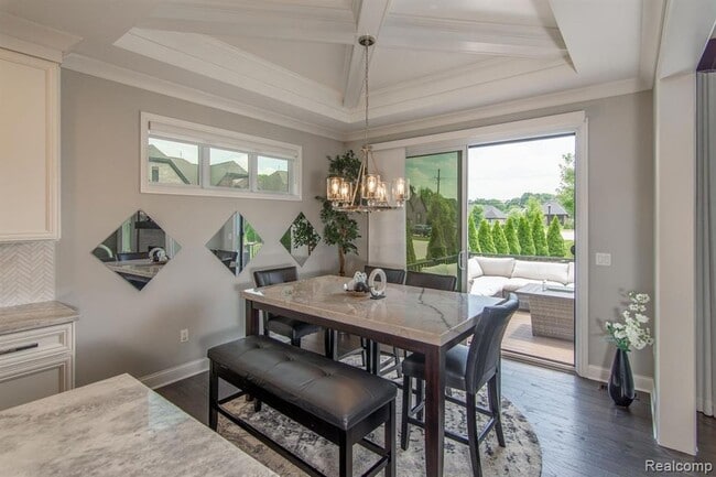 Building Photo - 53081 Enclave Cir