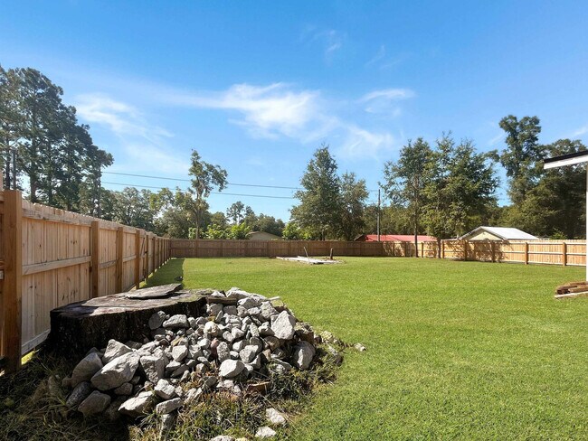 Building Photo - 501 W 9th St