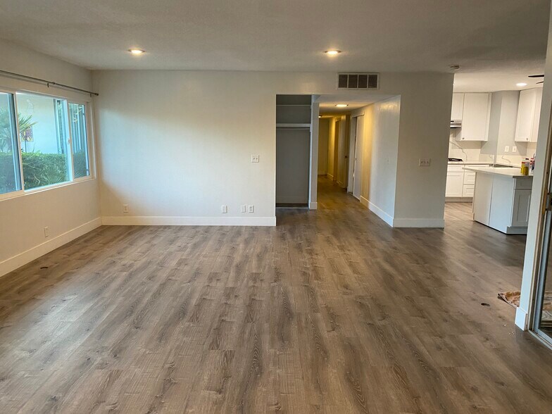 Building Photo - 73951 Shadow Mountain Dr